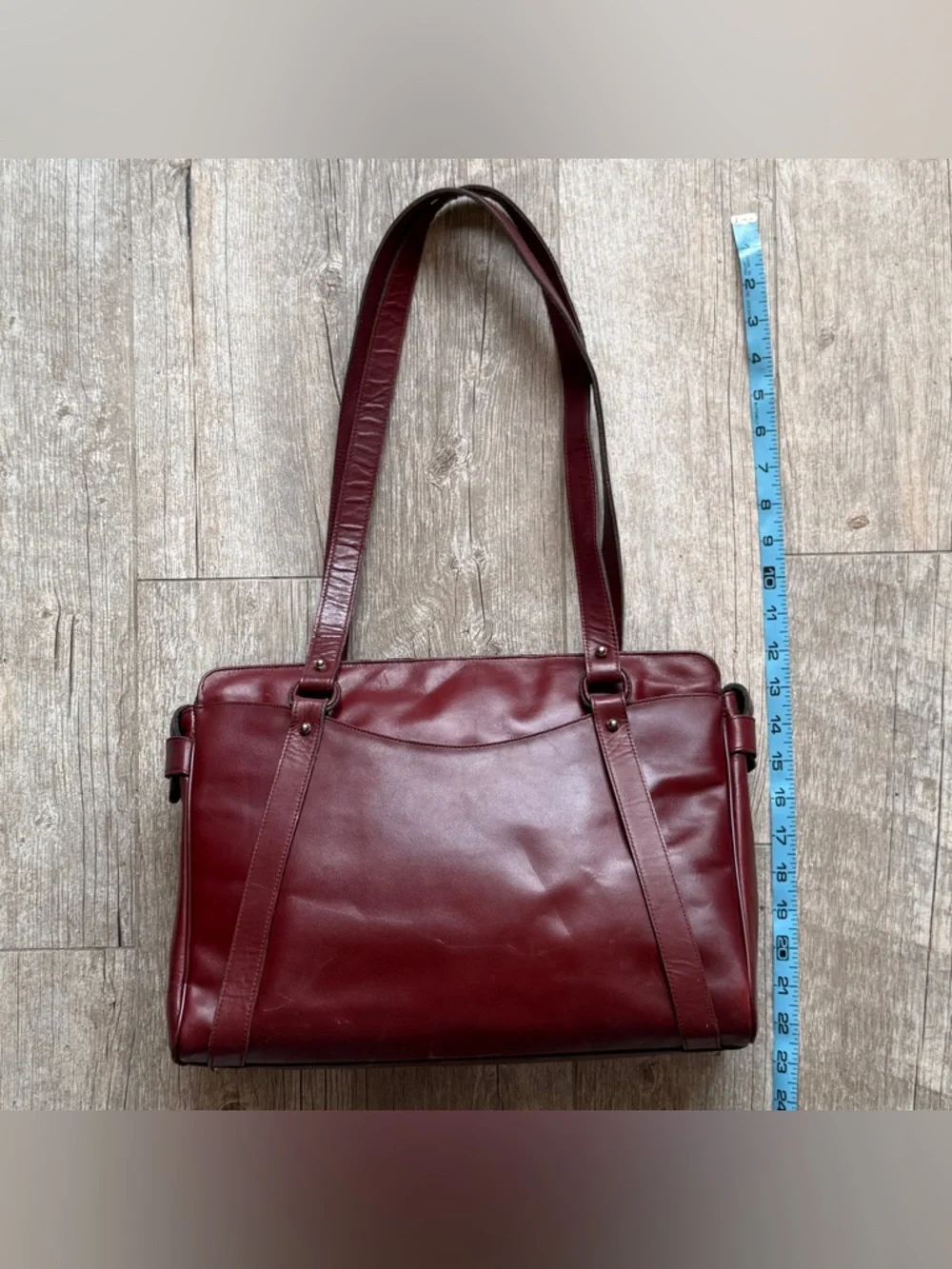 VTG ETIENNE AIGNER 
3 Striking Bags
Collectors or Sellers
Work or Play - Picture 6 of 16